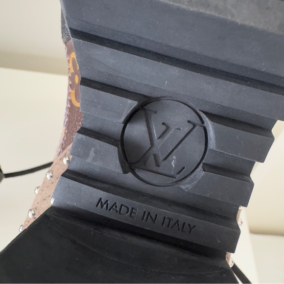 Laureate Plattorm
Desert Boot Louis Vuitton size 6 Authentic - Picture 6 of 11